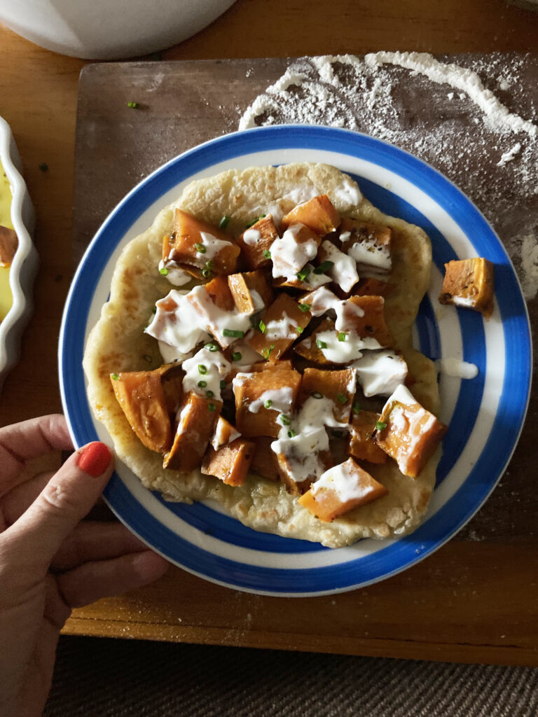 LE-FLATBREAD-OU-PAIN-PLAT-VA-SAUVER-VOS-REPAS-ADDICTION-EN-VUE-Green-Et_local-Green-Lab-Cuisine-Recette-Végétarienne-Ecolieu-Ferme-alternative