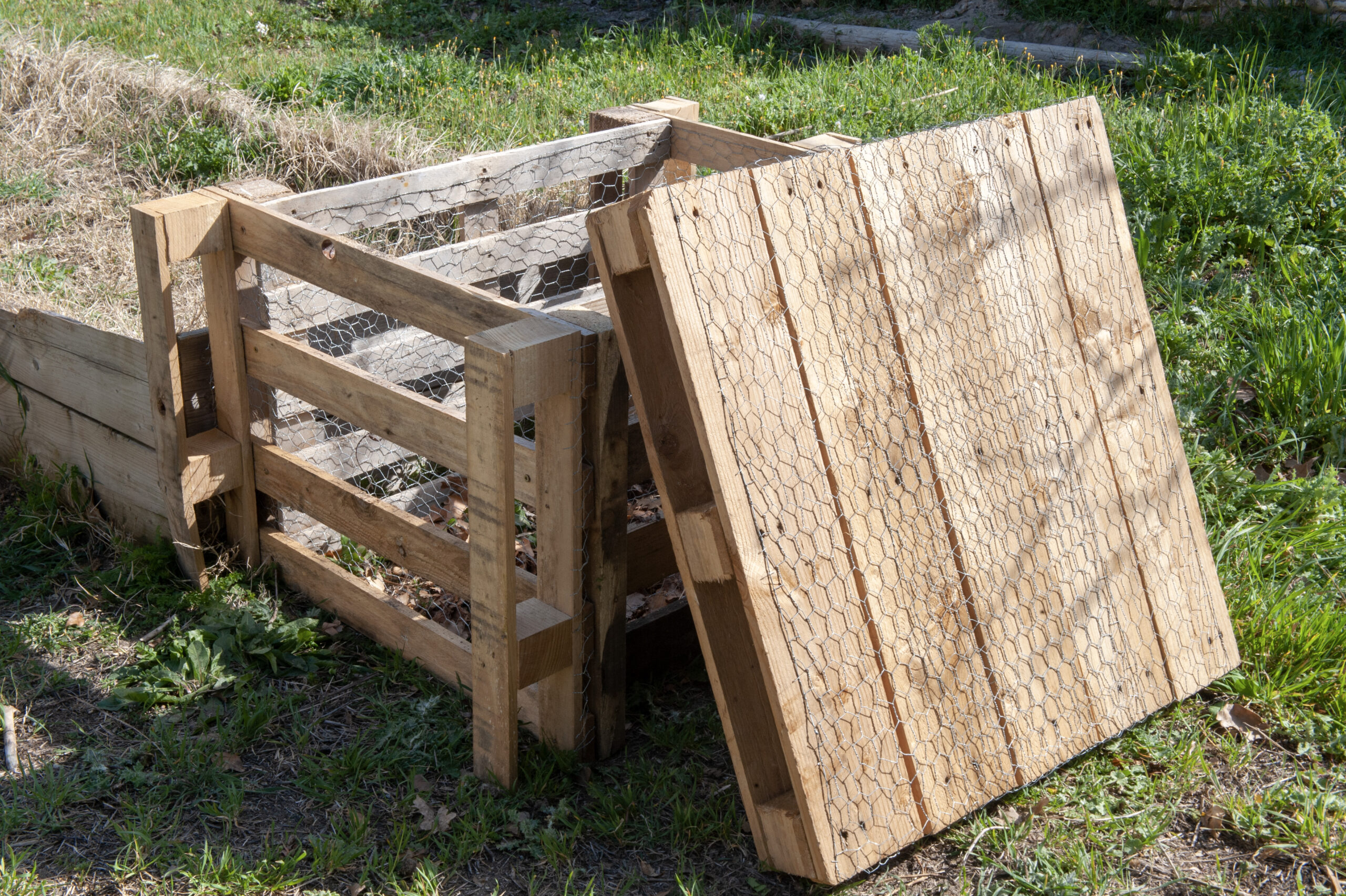 Créer-un-compost-en-palette-tuto-bricolage-fait-maison-ecolieu-green-lab-de-green-et-local-eco-habitation-vaucluse