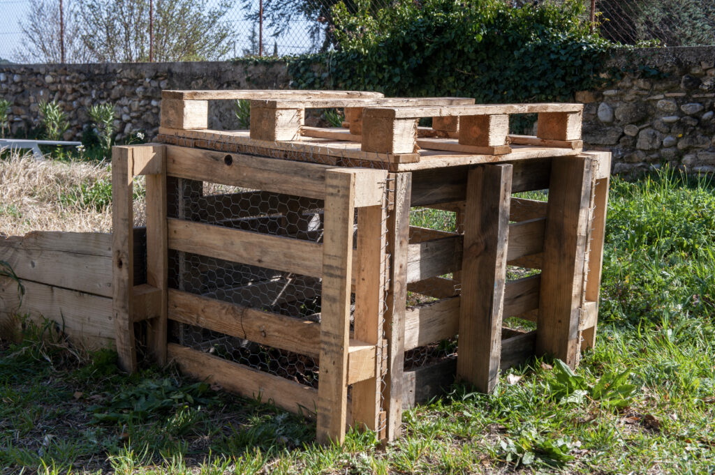 CRÉER UN COMPOST AVEC DES PALETTES Green et local — free download