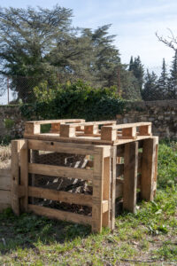 Créer-un-compost-en-palette-tuto-bricolage-fait-maison-ecolieu-green-lab-de-green-et-local-eco-habitation-vaucluse