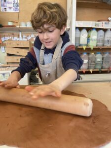 ATELIERS-POTERIE-ART-ATELIER-CRÉATIF-EN-IMMERSION-EN-ECOLIEU-DANS-LE-VAUCLUSE-AU-GREEN-LAB-DE-GREEN-ET-LOCAL