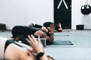 ATELIERS-YOGA-EN-IMMERSION-EN-ECOLIEU-DANS-LE-VAUCLUSE-AU-GREEN-LAB-DE-GREEN-ET-LOCAL