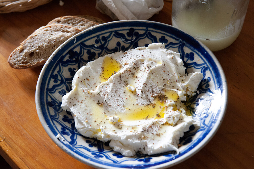 Recette-du-Labneh-ou-labné- un-fromage-frais-de-la-cuisine-syrienne-israelienne-palestinienne-de- l-Est-méditerranéen