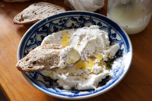 Recette-du-Labneh-ou-labné- un-fromage-frais-de-la-cuisine-syrienne-israelienne-palestinienne-de- l-Est-méditerranéen